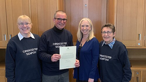 Roz Savage MP presenting an EDM to Cirencester Signpost in Parliament